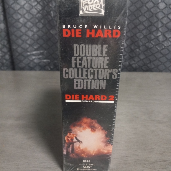 Bruce Willis Double Feature Collectors Edition Die Hard 1 and Die Hard 2 Vhs new - Picture 3 of 6